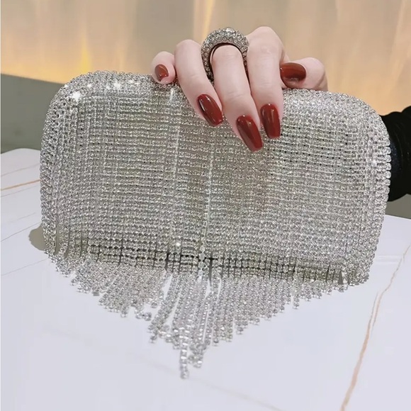 She_Stylish Handbags - Elegant Silver Rhinestone Fringe Clutch